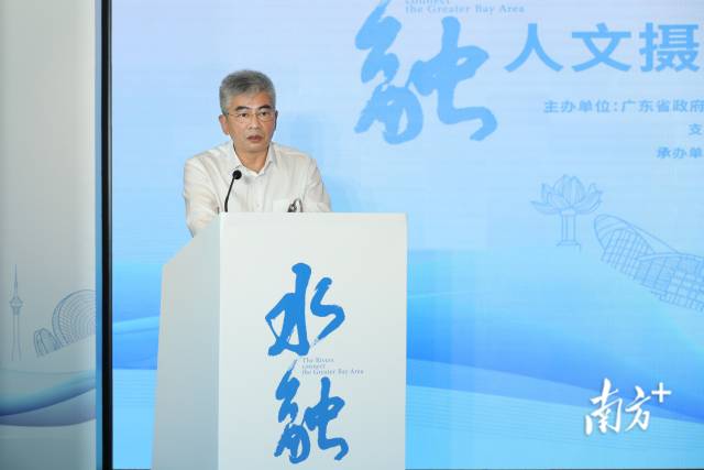 南方报业传媒集团副社长、副总编辑张俊华致辞。