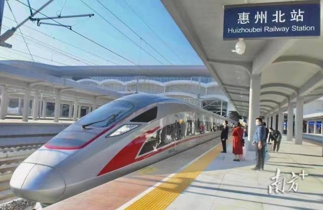 随着赣深高铁开通运营，惠州中心区与深莞实现半小时互通。南方日报记者 梁维春 摄