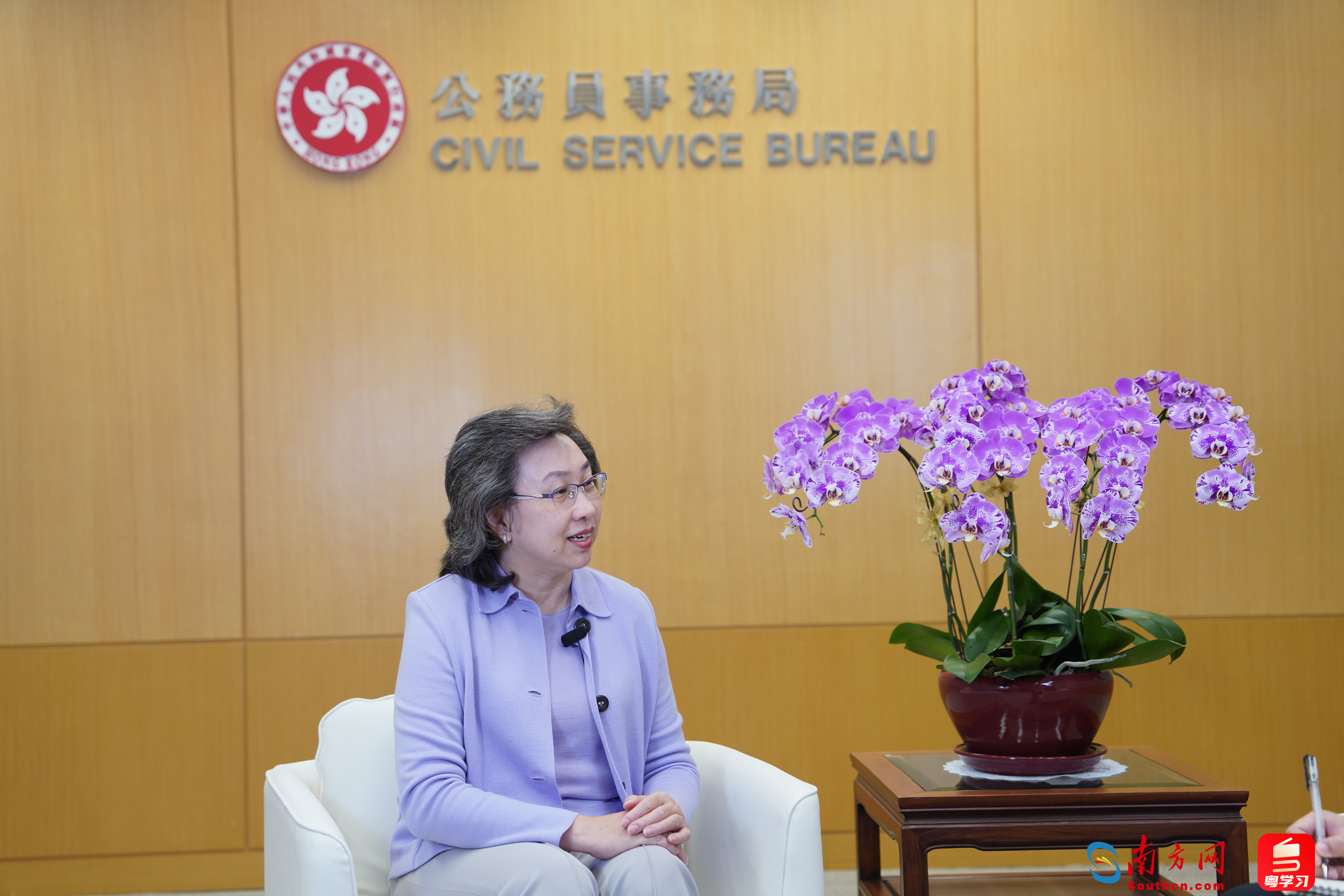 杨何蓓茵在香港特区政府总部接受GDToday、南方+记者访问