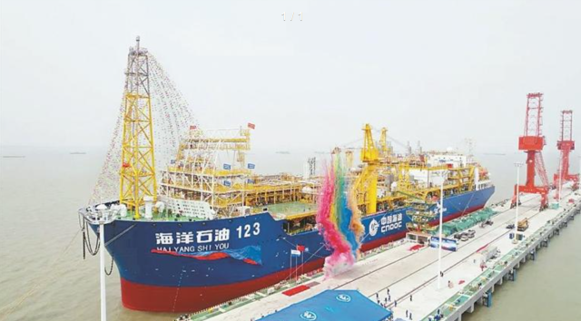 日前，我国首艘智能型FPSO“海洋石油123”号完成陆地建造交付。