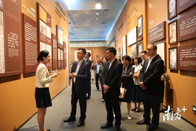 香港特别行政区政府文化体育及旅游局一行深入了解江门历史文化。 彭伟宗 摄