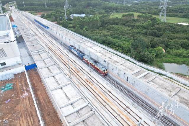 广汕高铁进入列车运行试验阶段。