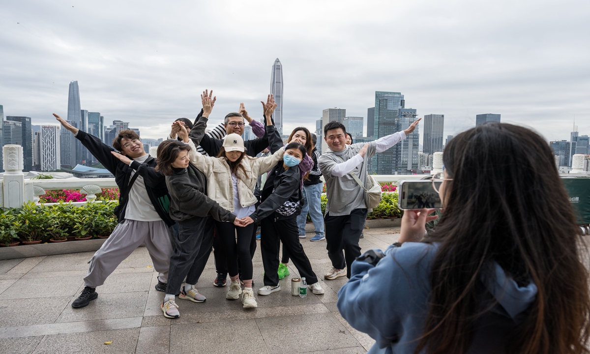 People take pictures at Lianhuashan Park in Shenzhen, South China's Guangdong Province on December 16, 2023. Photo: Chen Tao/GT