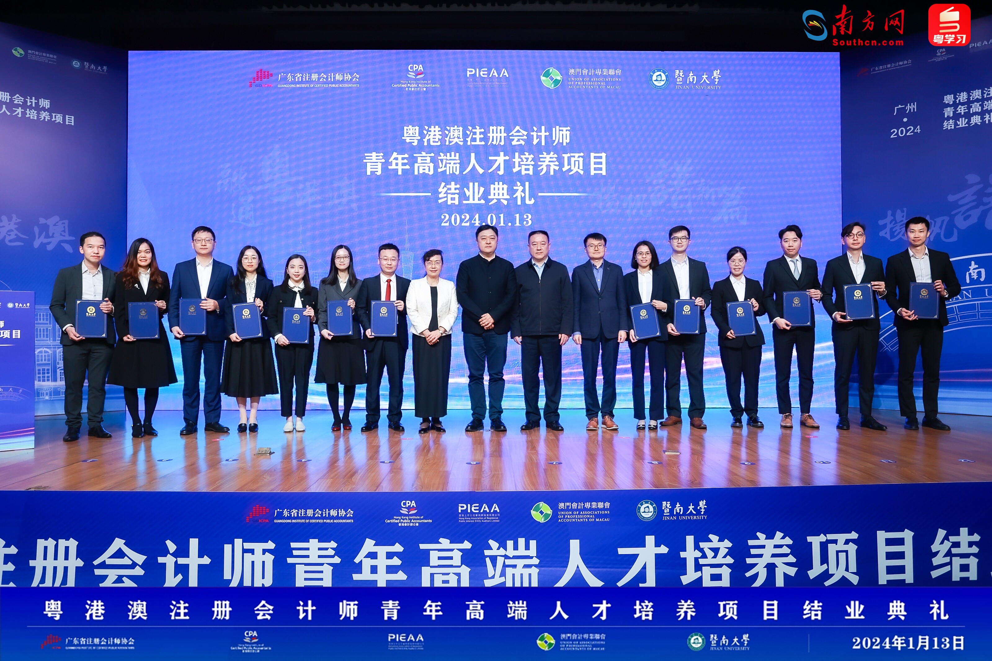 　　优秀学员代表合影