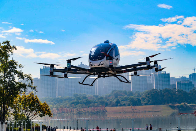 亿航智能EH216-S无人驾驶载人航空器。李剑锋 摄