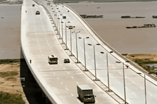 1993年,珠海大桥双向通车。 1993年,珠海大桥双向通车。