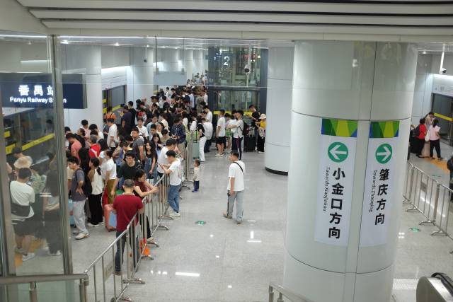 广肇、广惠城际“四线”贯通后客流明显攀升。谢展程 摄