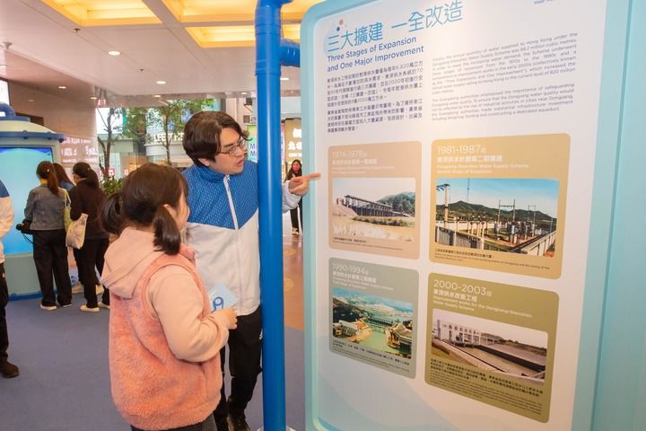 香港特别行政区政府水务署以“一脉相连 饮水思源”为主题，在香港铜锣湾时代广场启动“东江水供港60周年”专题巡回展览。这是展览现场（2025年1月11日摄）。新华社发（香港特别行政区政府水务署供图）