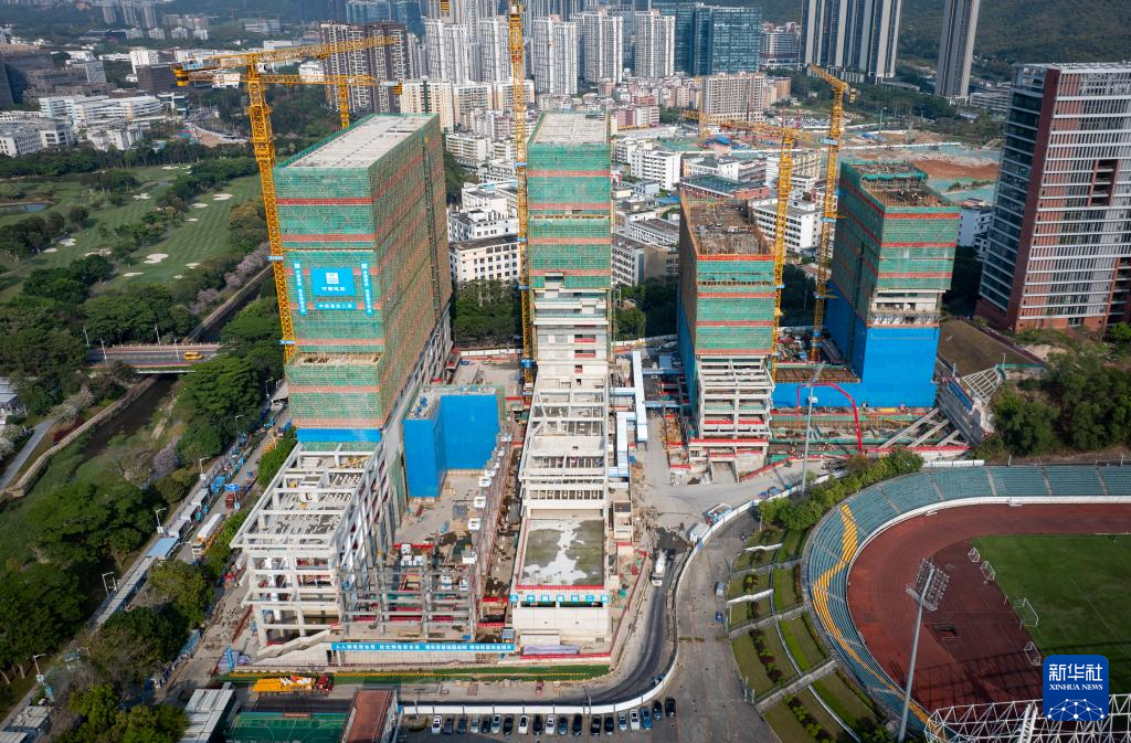 建设中的哈尔滨工业大学（深圳）重点实验室集群项目（4月1日摄，无人机照片）。