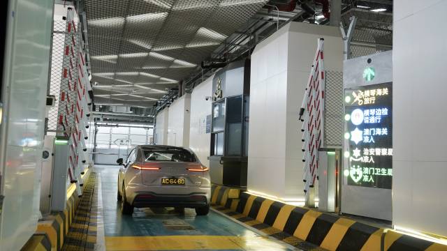 客货车“粤澳联合一站式”通道试运行，实现粤澳两地5家口岸查验单位在同一卡口通道对通关车辆实施验放。