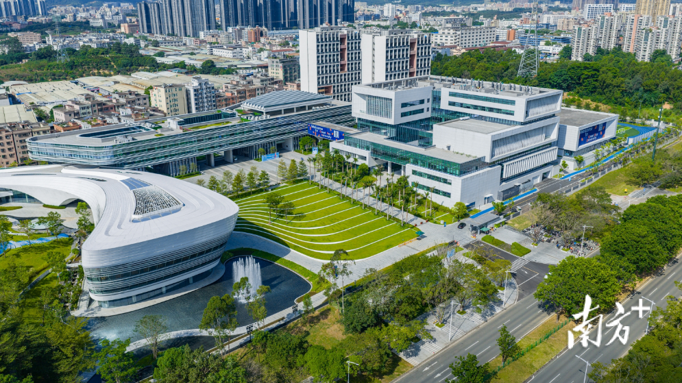 未来无设限，“养成系”大学上线！大湾区大学迎来首届开学典礼