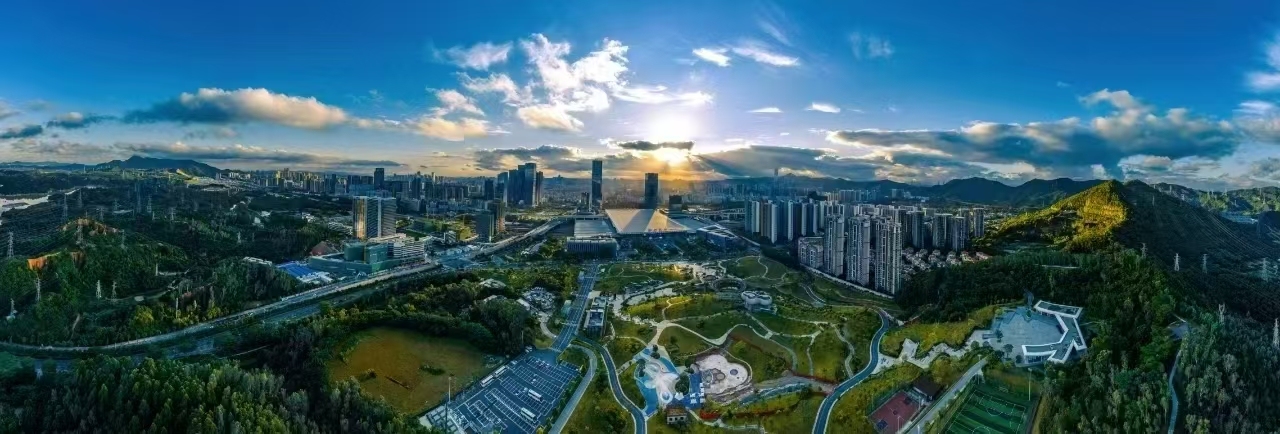 晨曦中的北站国际商务区大气磅礴，安详而宁静。