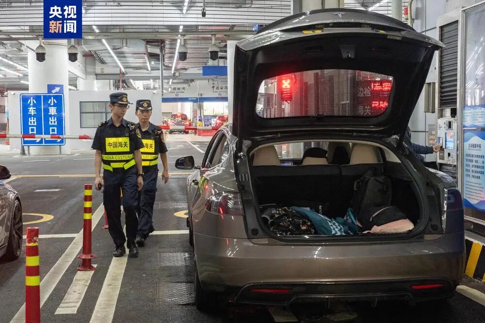 经港珠澳大桥珠海公路口岸进出境的车辆。