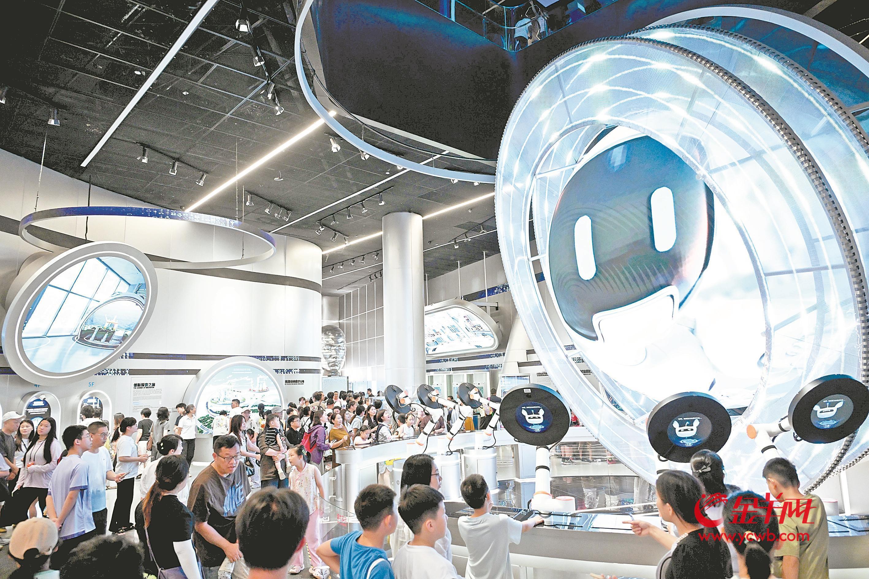 “APEC大会倒计时100天媒体采风活动”在深圳启动 “APEC大会倒计时100天媒体采风活动”在深圳启动