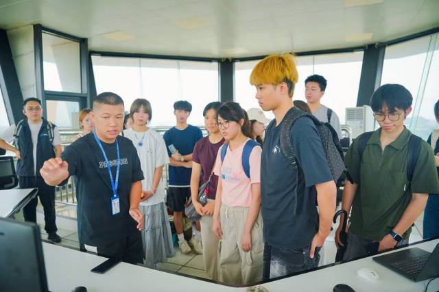 实习之余,港澳青年参加丰富多彩的交流参访活动。