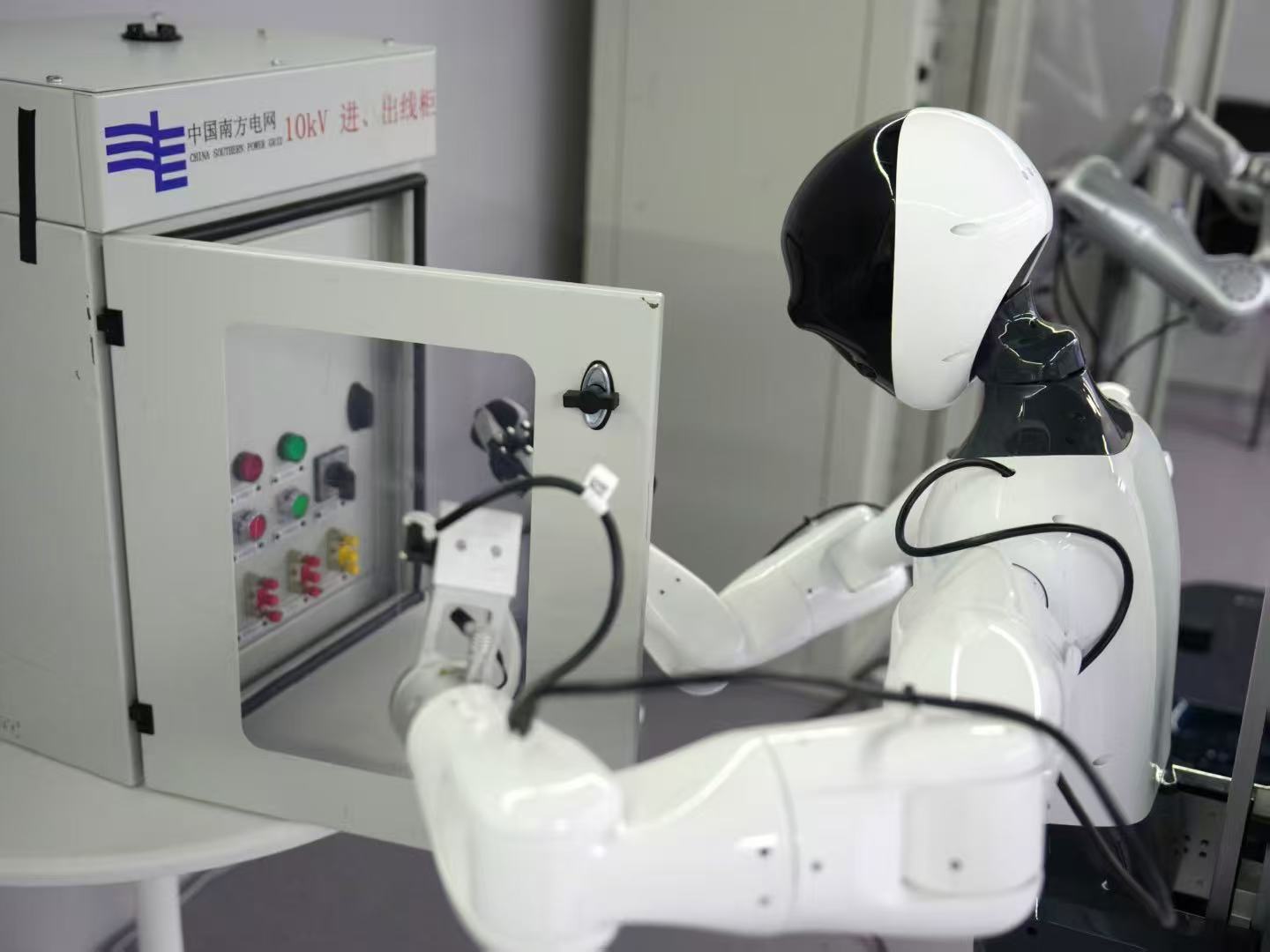 广州114款大模型“持证上岗” 广州114款大模型“持证上岗”
