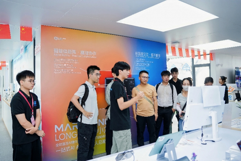 从创意到出样只要48小时,人工智能6S店从深圳火到海外 从创意到出样只要48小时,人工智能6S店从深圳火到海外