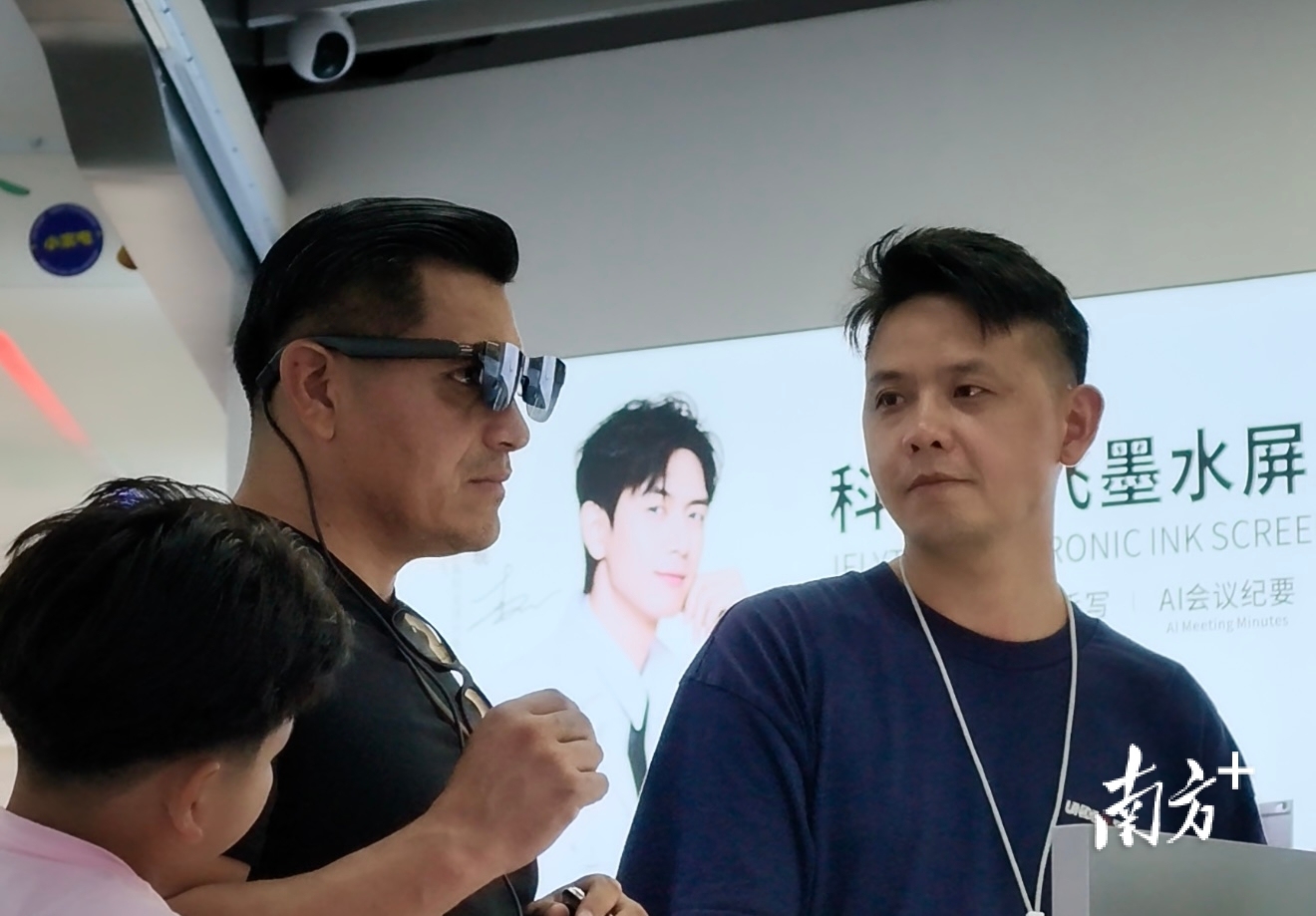 华强北档口里的国际情缘 华强北档口里的国际情缘