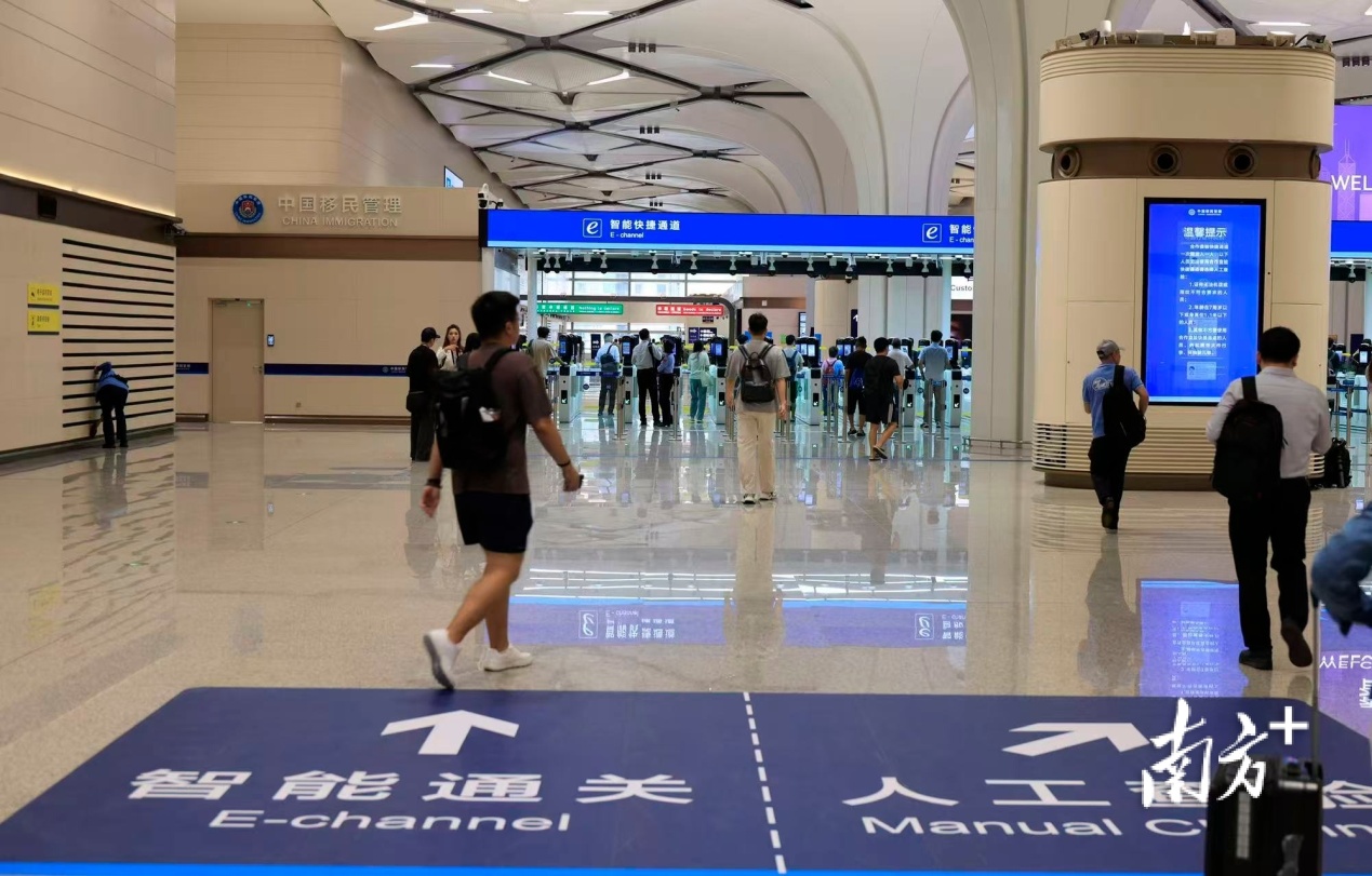 新皇岗口岸今天正式通关! 新皇岗口岸今天正式通关!