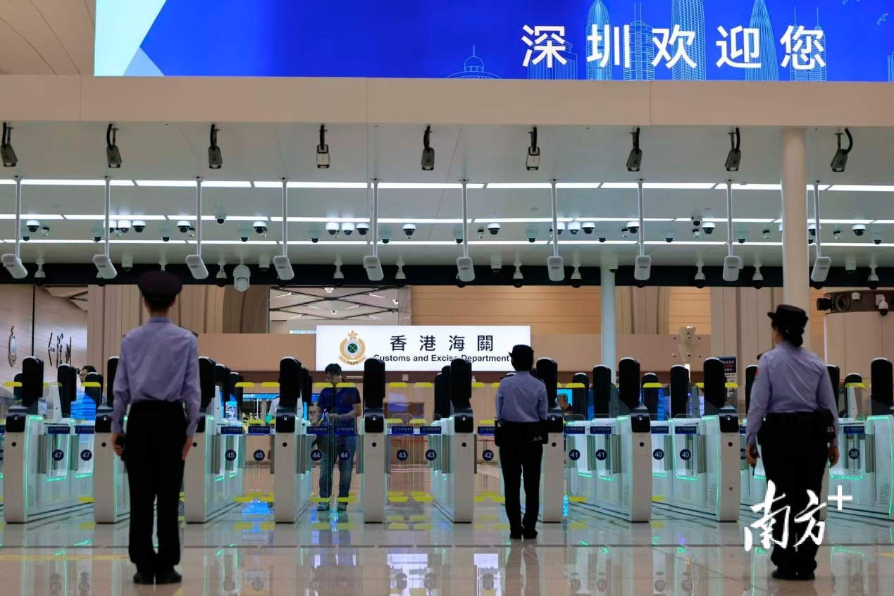 新皇岗口岸今天正式通关! 新皇岗口岸今天正式通关!