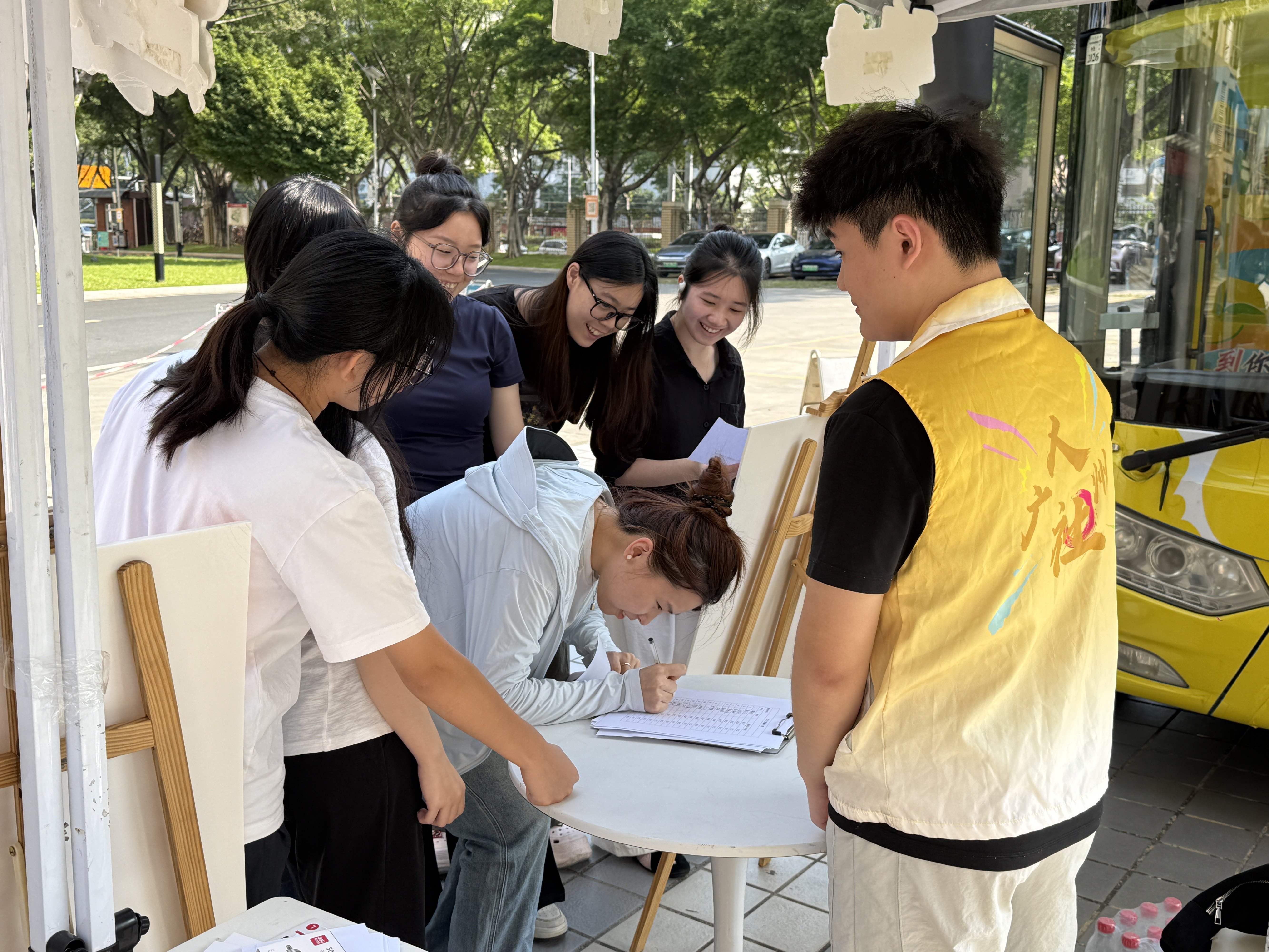 释放超千个岗位！“湾区就业巴士”送岗进校园